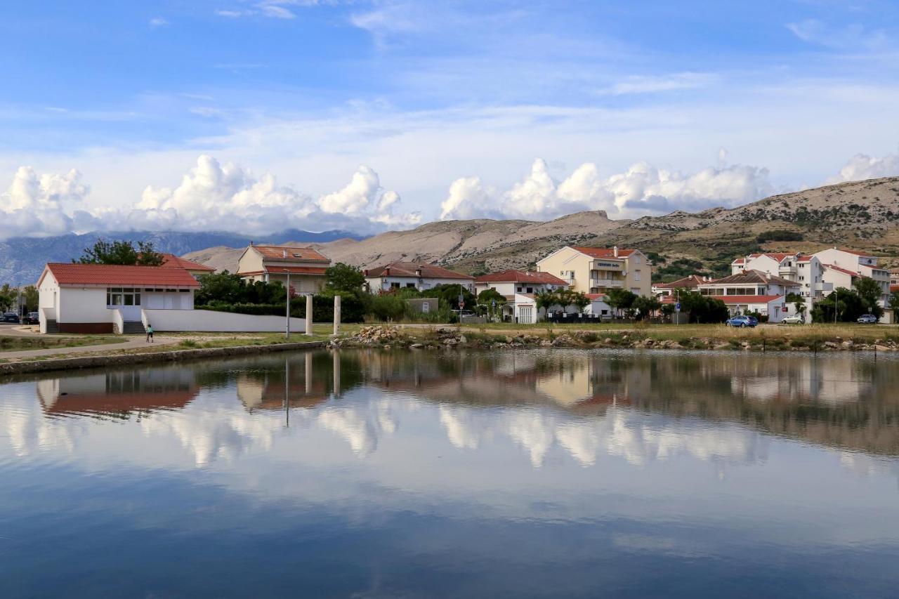 Apartmani Ria2 Pag Pag Town Bagian luar foto